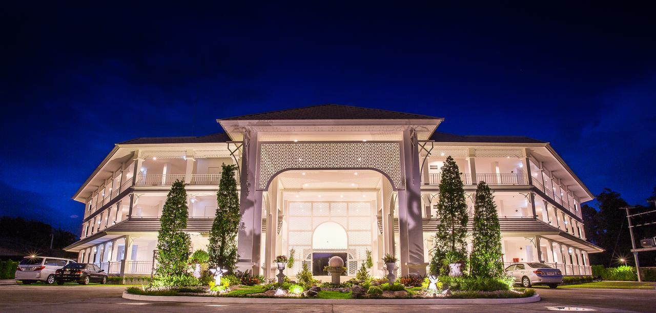 Hotel White House Tak Exterior foto